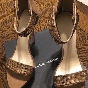 Neiman Marcus Pelle Moda heels size 9.5
